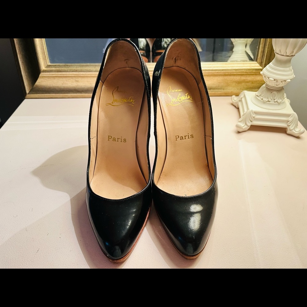 Christian Louboutin Black Patent Leather Pumps 4’ Size 37